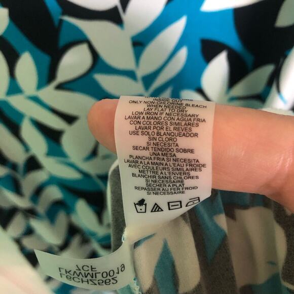 Karl Lagerfeld Paris Floral Print Tank w/ Ruching & Silver Logo Detail - Medium - Picture 4 of 6